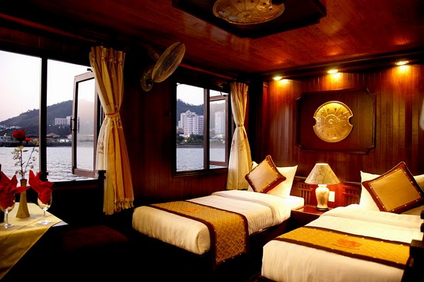 Tour du thuyền Poseidon Sail 2 Ngày 1 Đêm